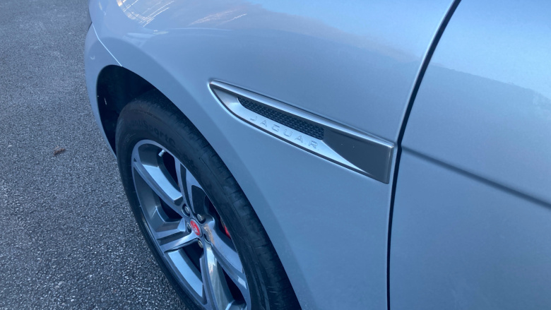 Jaguar F-Pace 3.0d V6 S 5dr Auto AWD Diesel Estate